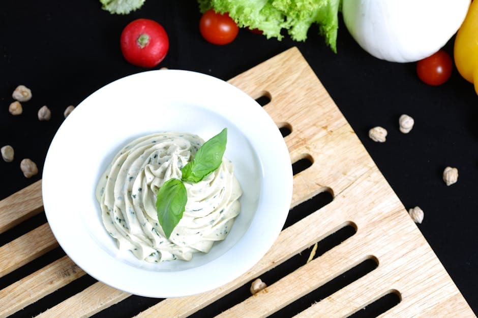 Frisk urtesaus med rømme og fløte