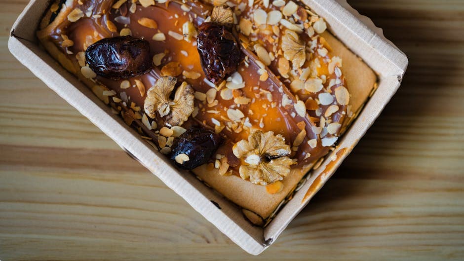 Karamell- og daddelkake opp-ned