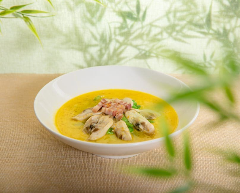 Pocherte østers i fennikel- og safransuppe