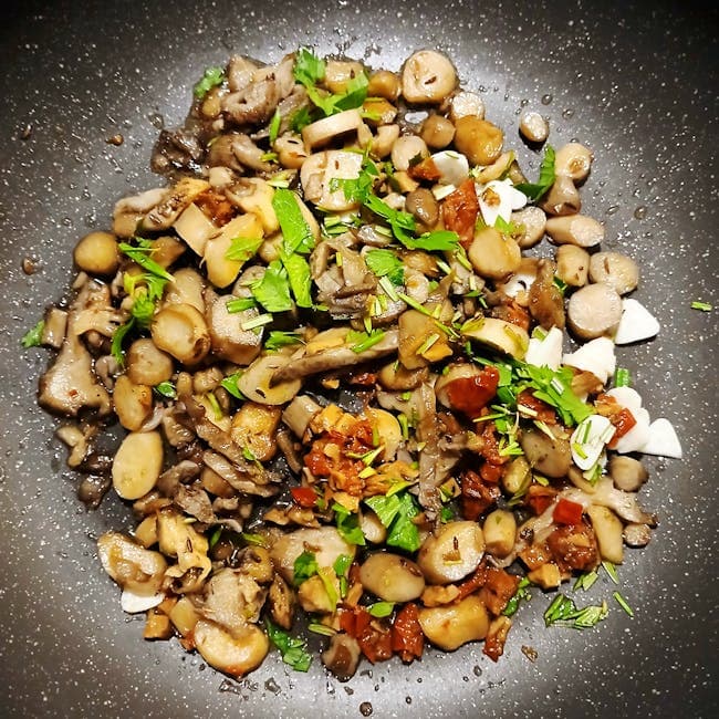 Sauterte andebryst med villsopp