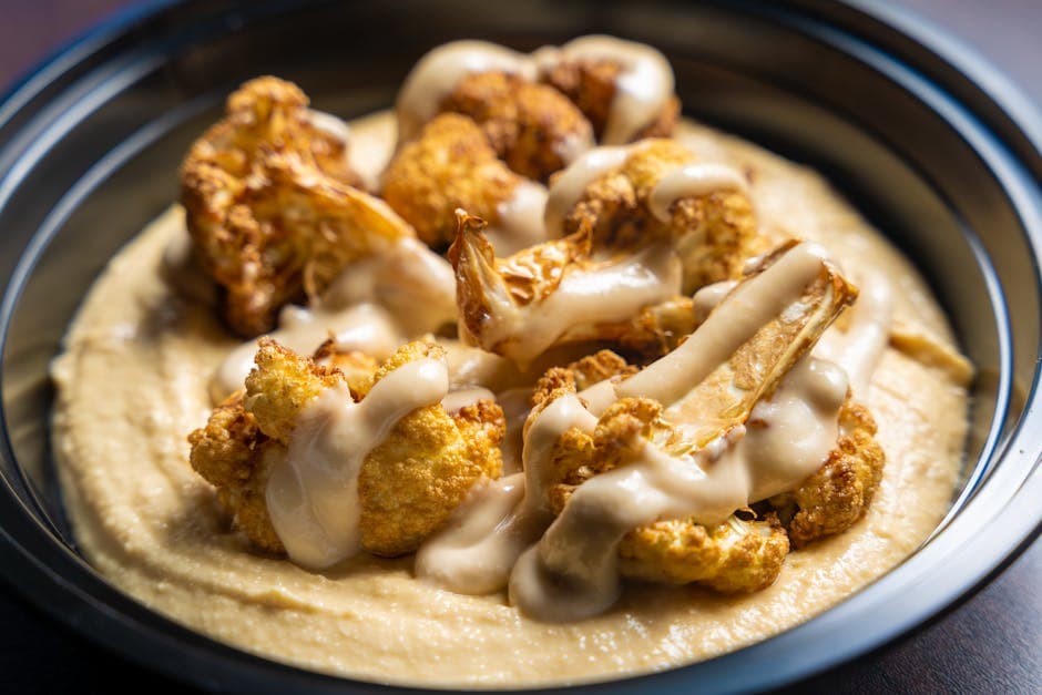 Helbakt blomkål "Shawarma" med tahini og karamellisert løk