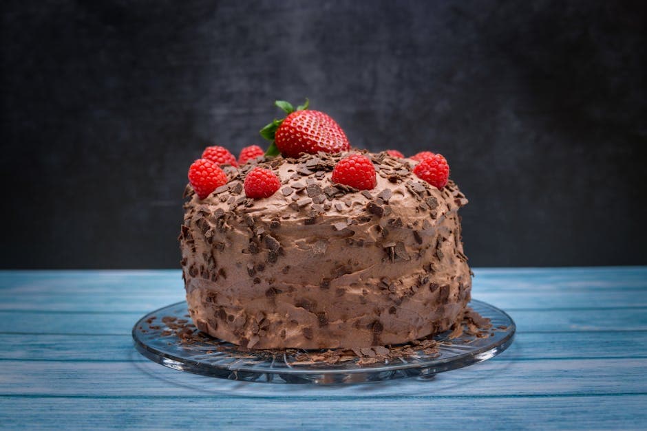 Frossen Grand Marnier-torte med sjokoladebunn og krydrede tranebær