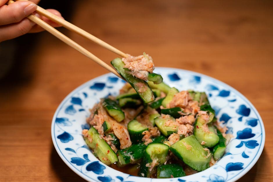 Kinesisk agurksalat med chili og sesam