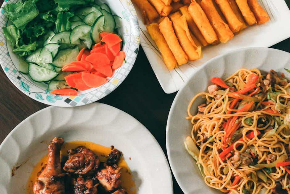 Kald asiatisk nudelsalat med kylling og agurk